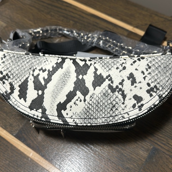 Steve Madden Natural Convertible Belt Bag. Brand New With Tags. - Picture 2 of 5